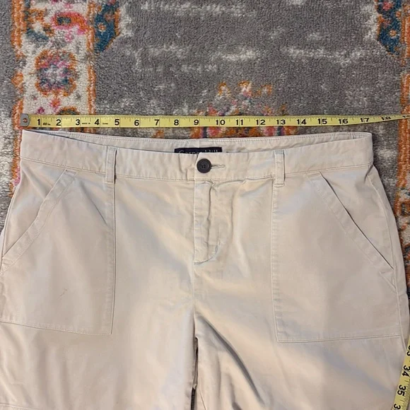 Garnet Hill Women's Cream Shorts - Picture 4 of 8